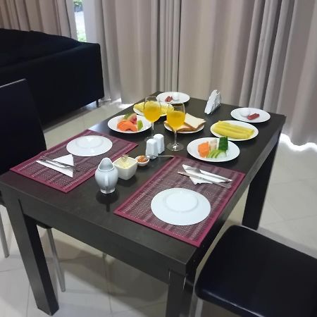 Hotel Blue Bird Негомбо Экстерьер фото