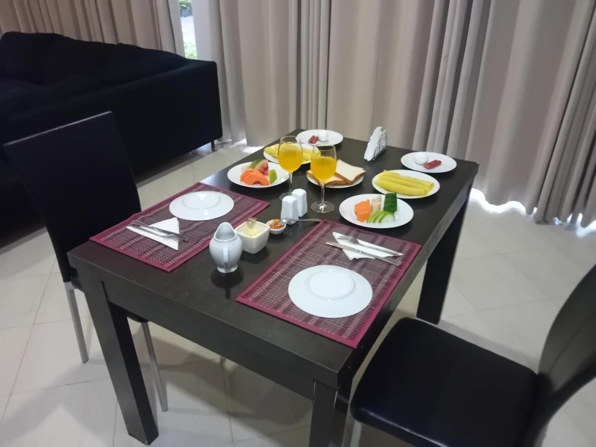 Hotel Blue Bird Негомбо Экстерьер фото
