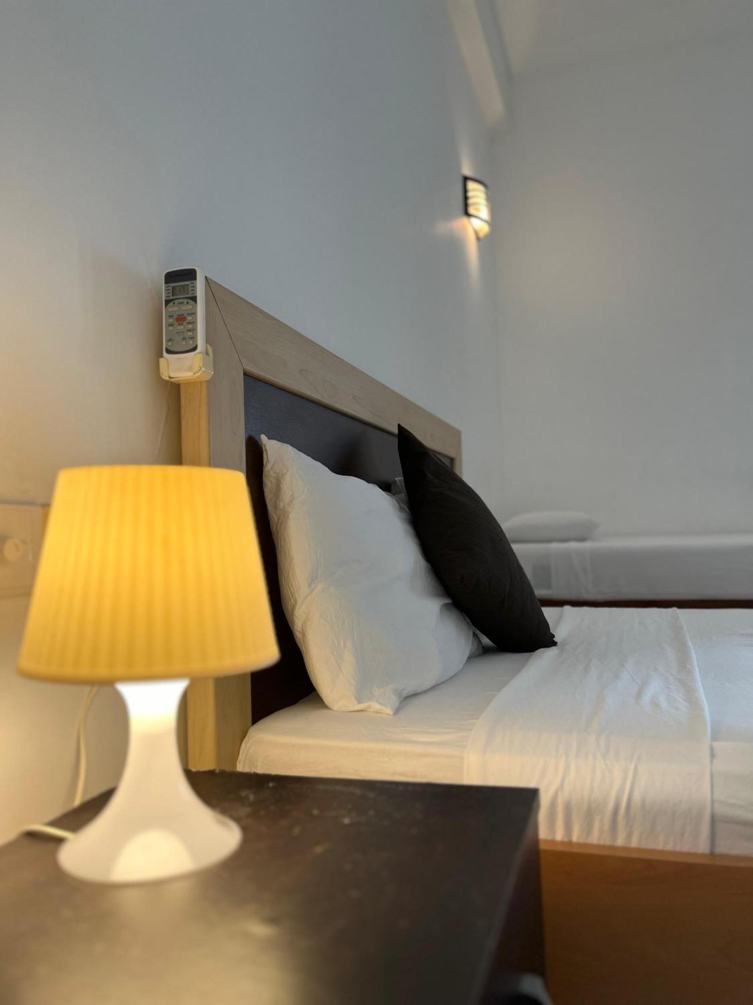 Hotel Blue Bird Негомбо Экстерьер фото