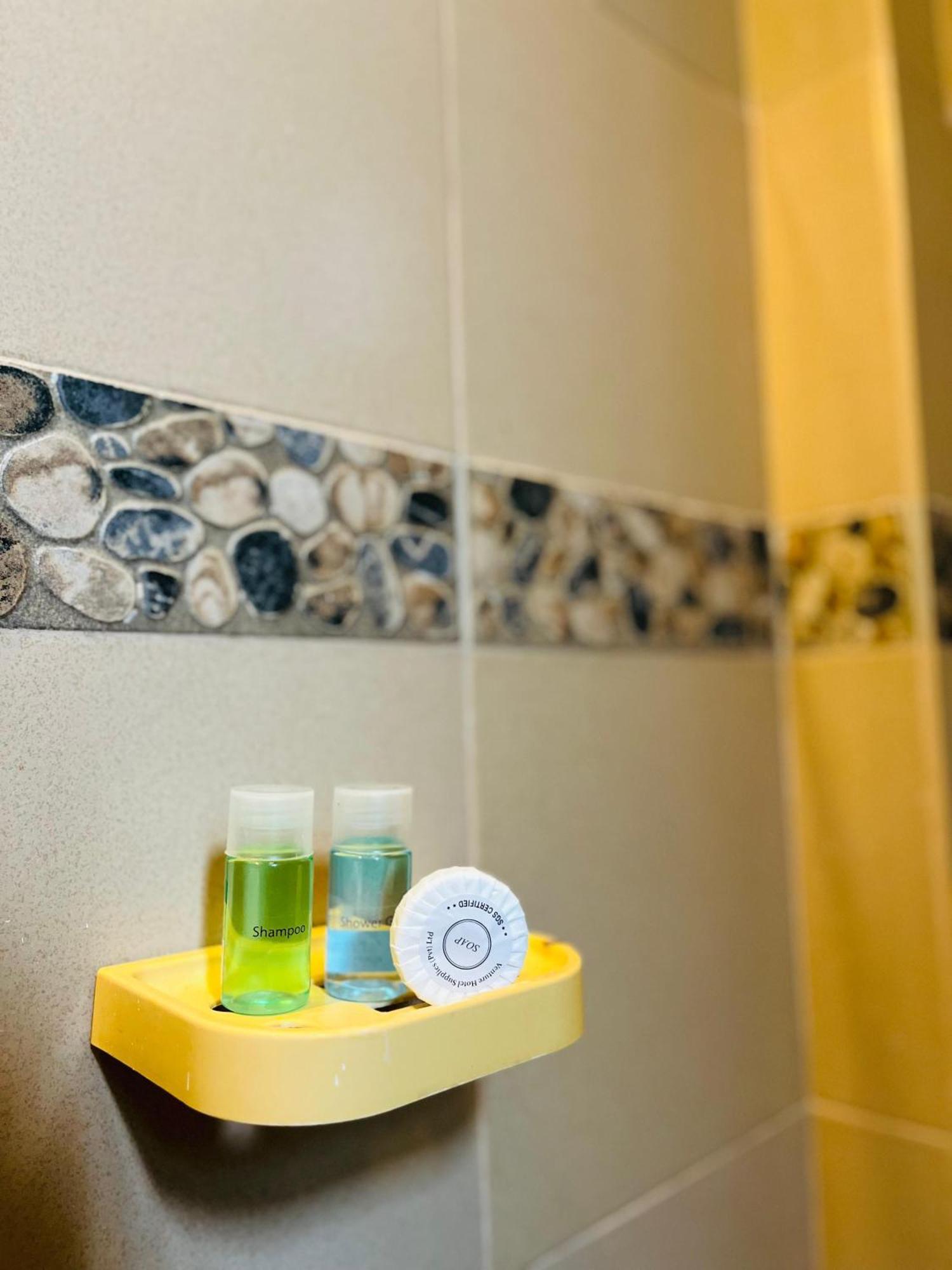 Hotel Blue Bird Негомбо Экстерьер фото